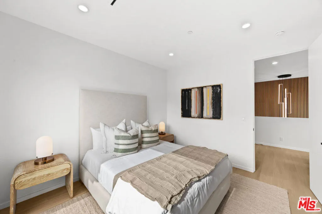 2631 Castle Heights Place, Los Angeles, California 90034 home-pic-27